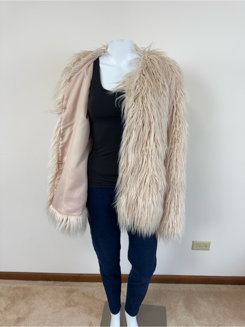 Antonio Melani Mongolian Style Faux Fur Jacket Cream Ivory Hook Closure L - Picture 9 of 15